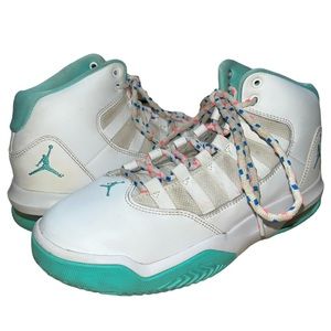 Youth Nike Air Jordan White/Teal Max Aura Sneakers - 4.5Y (Women’s 6)